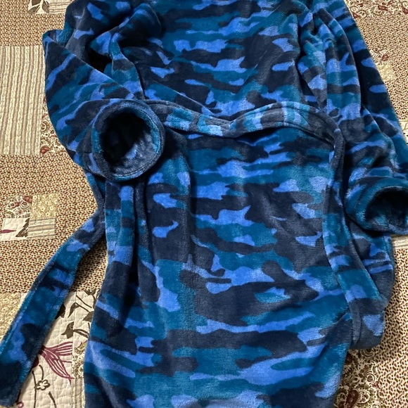 Cozy robe for boys 10-12 years. - Picture 2 of 3